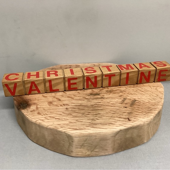🔴 Solid Wood Crafted Block w/ Christmas / Greetings / Friends / Valentine - Picture 4 of 7